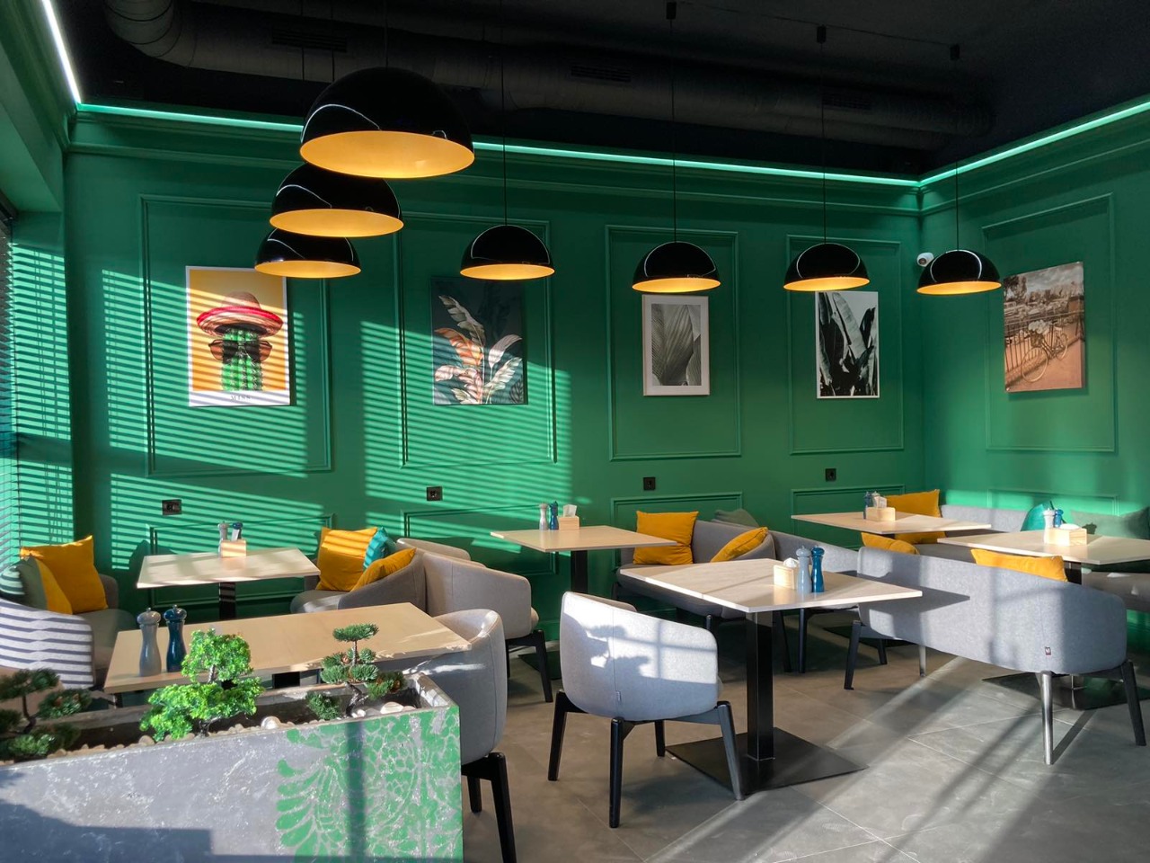 Барна зона з низькою посадкою